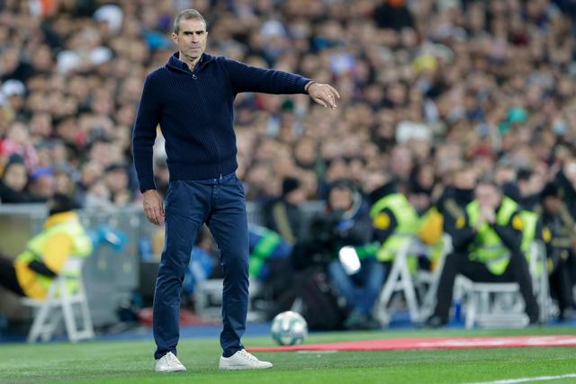 周鹏19分深圳不敌广东 洛夫顿43+18上海胜天津