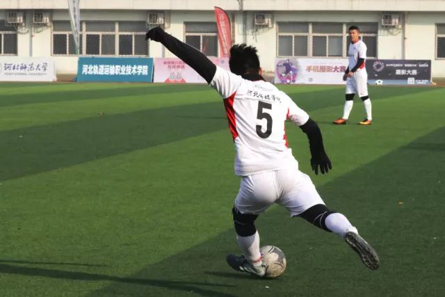 每体：关于巴萨用藤森给奥尔莫注册的猜测不实